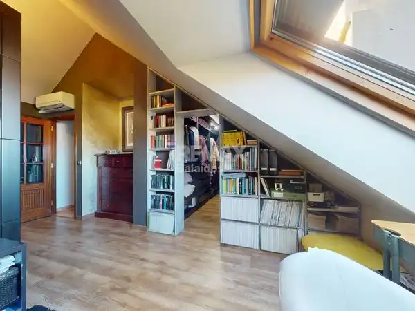 Casa adosada en venta en Vigo  con Calefacción, Jardín privado y Terraza