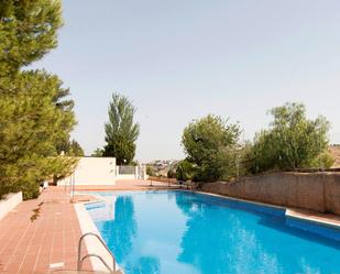 Piscina de Estudi en venda en  Granada Capital amb Jardí privat, Terrassa i Balcó