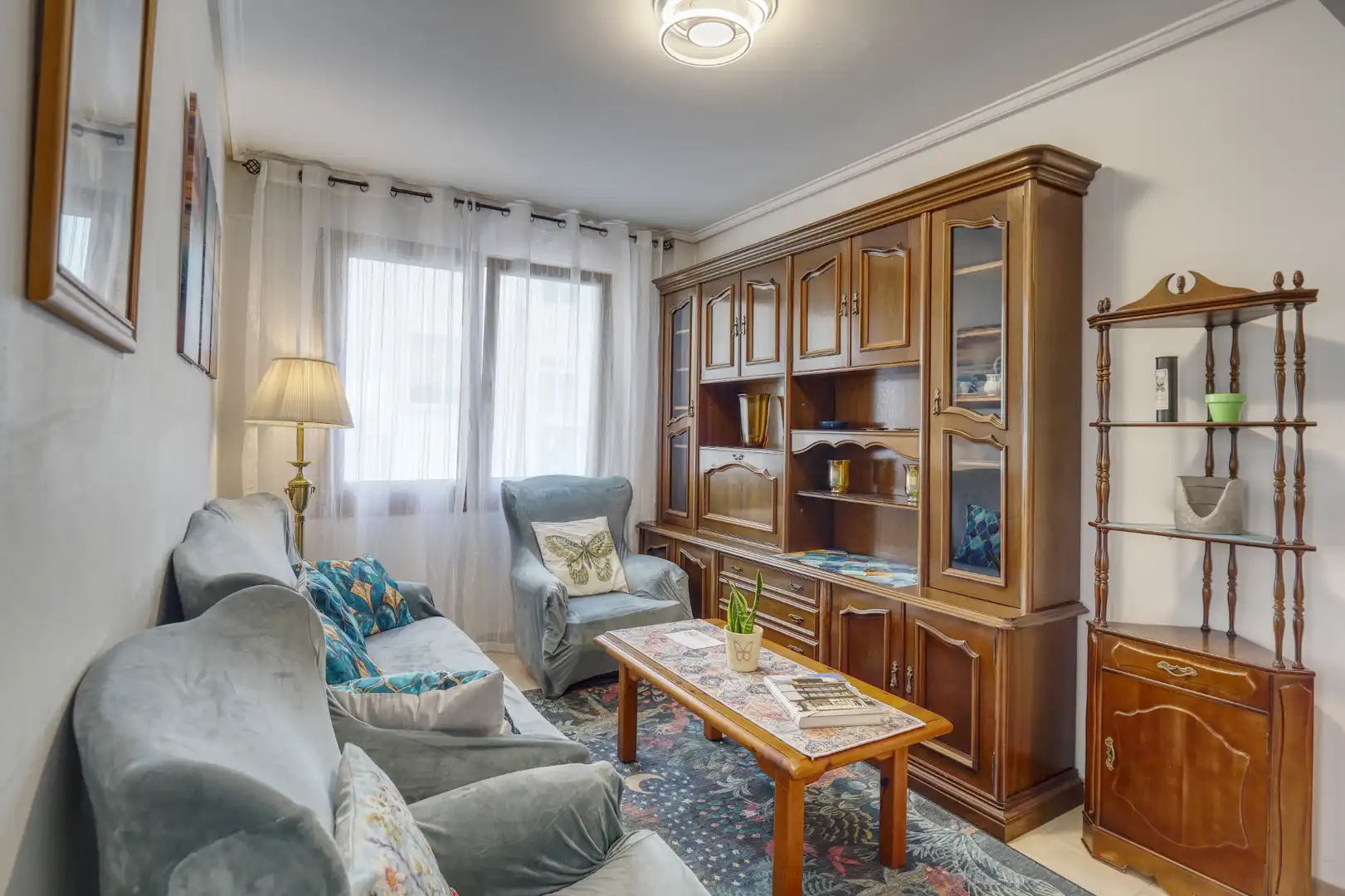 Sala de estar de Piso en venta en A Coruña Capital  con Calefacción, Parquet y Amueblado
