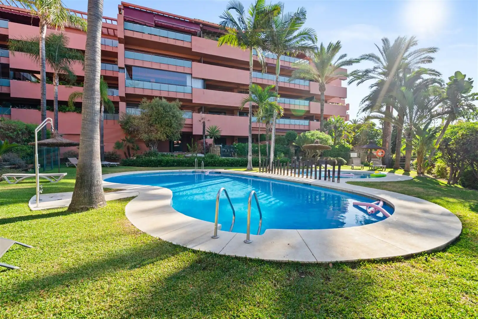 Piscina de Apartament en venda en Estepona amb Aire condicionat i Terrassa