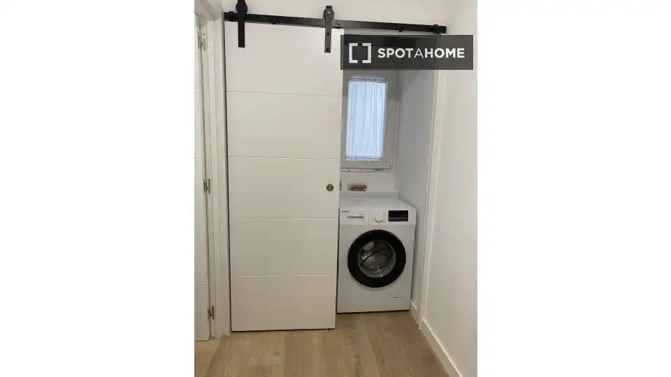Habitación de Piso de alquiler en Valencia con Aire acondicionado, Calefacción y Amueblado