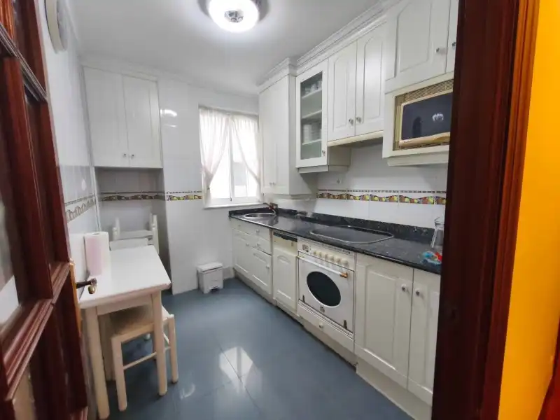 Cocina de Piso en venta en Santander con Calefacción, Jardín privado y Parquet