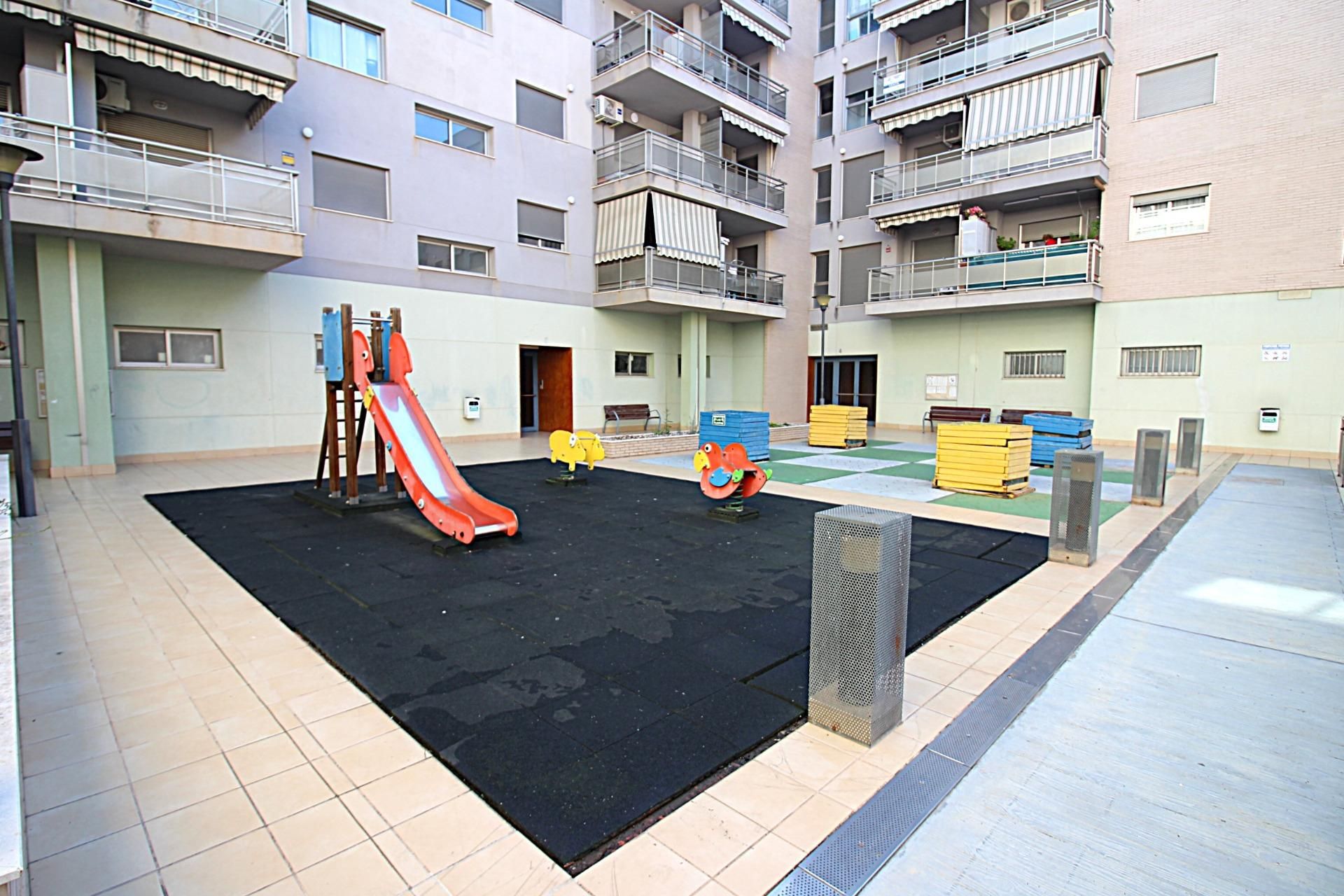 Terrassa de Apartament en venda en Oropesa del Mar / Orpesa amb Jardí privat, Terrassa i Piscina comunitària