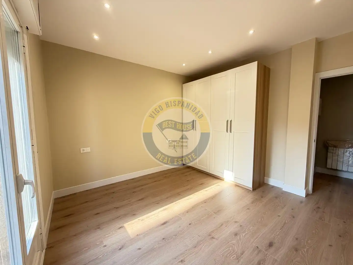 Piso de alquiler en Vigo  con Calefacción, Parquet y Amueblado