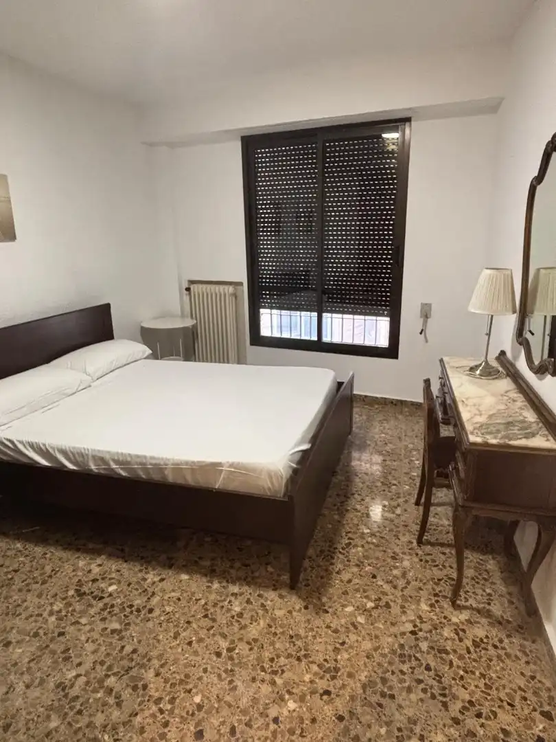 Schlafzimmer von Wohnung zur Miete in Valencia mit Klimaanlage, Heizung und Möbliert