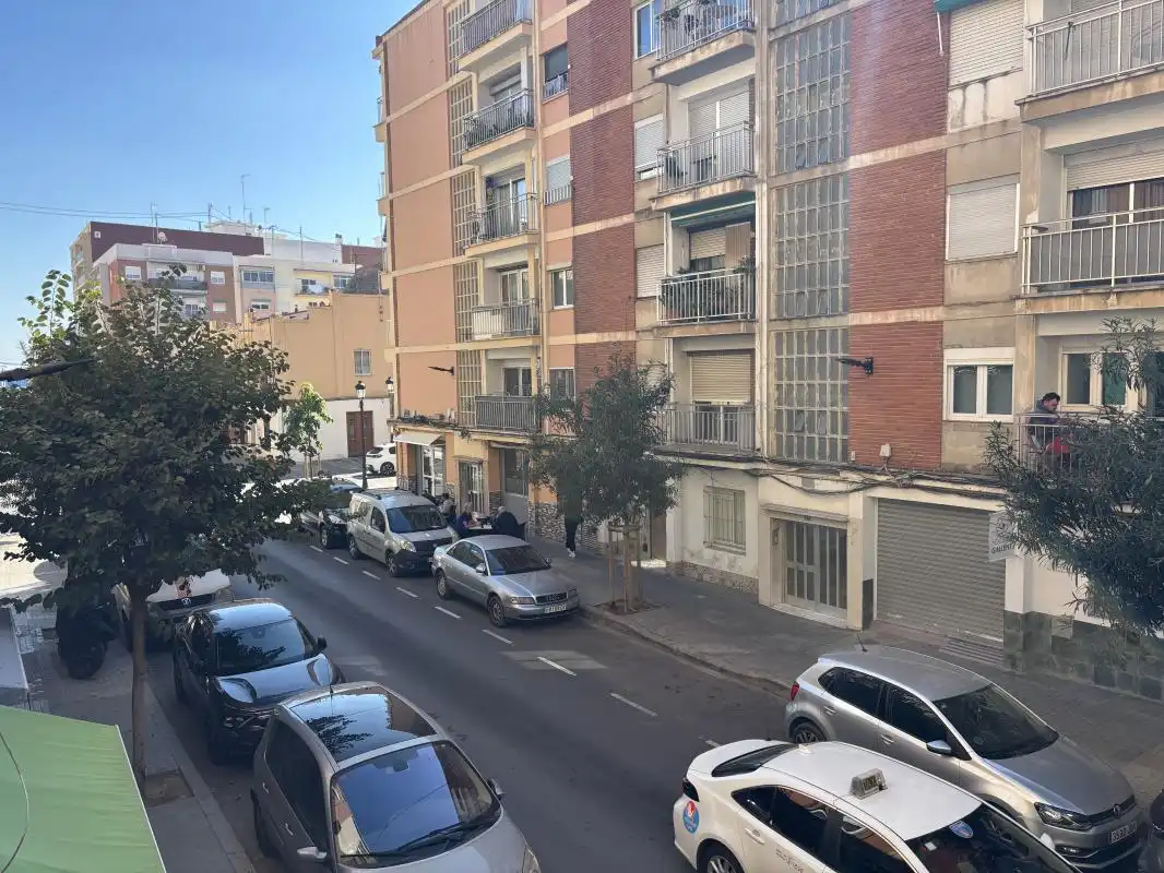 Außenansicht von Erdgeschoss zum Verkauf in Valencia mit Klimaanlage, Heizung und Terrasse