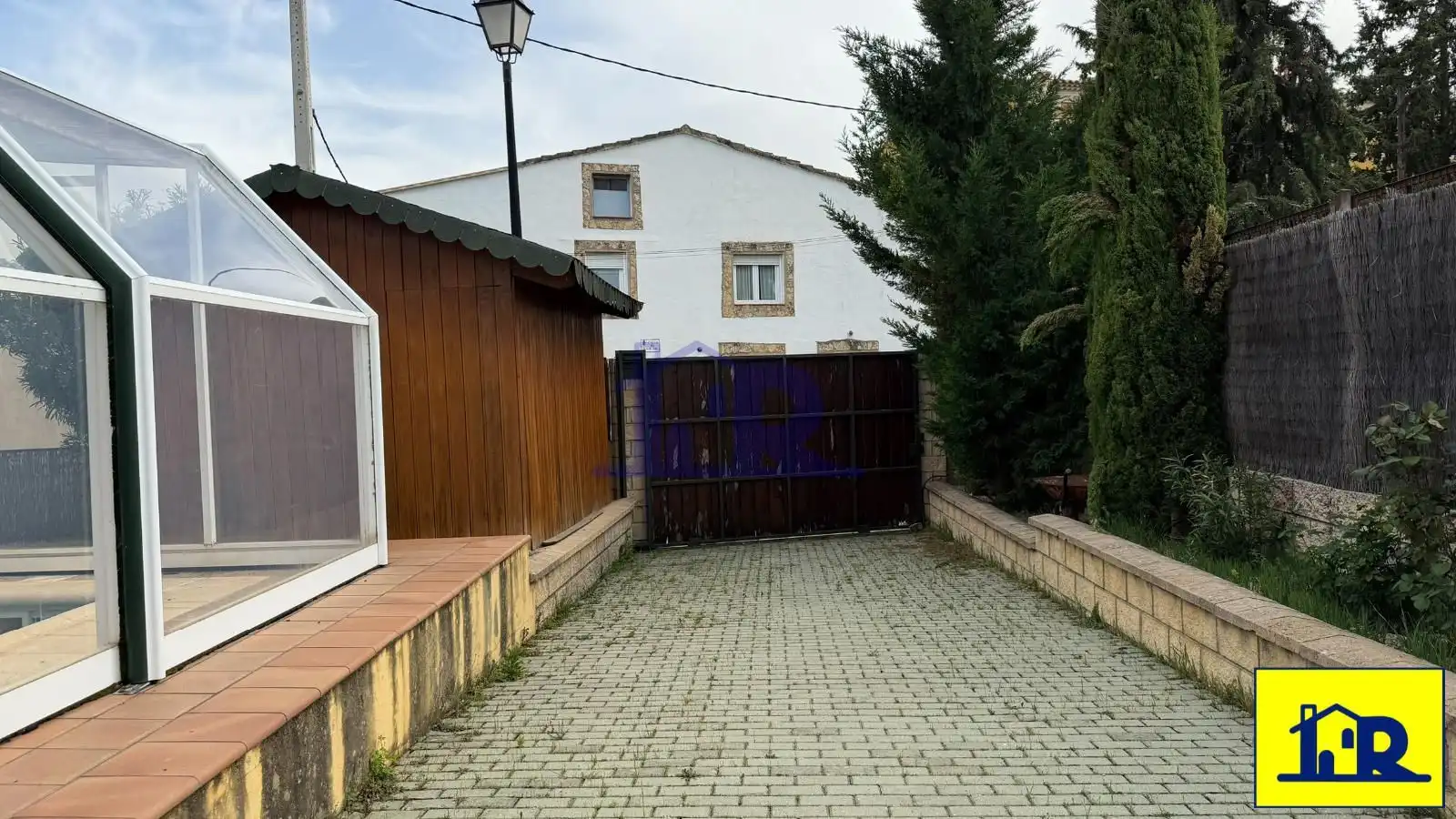 Vista exterior de Casa o xalet en venda en Villalba de la Sierra amb Calefacció, Traster i Piscina