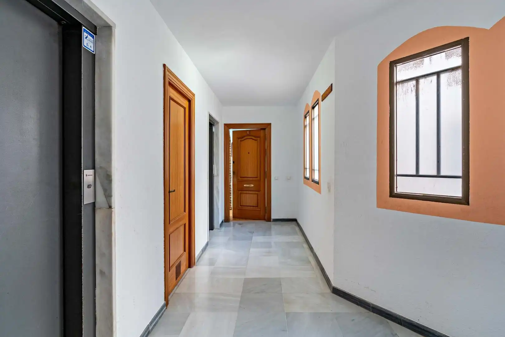 Wohnung zum Verkauf in El Ejido mit Klimaanlage, Parkett und Terrasse