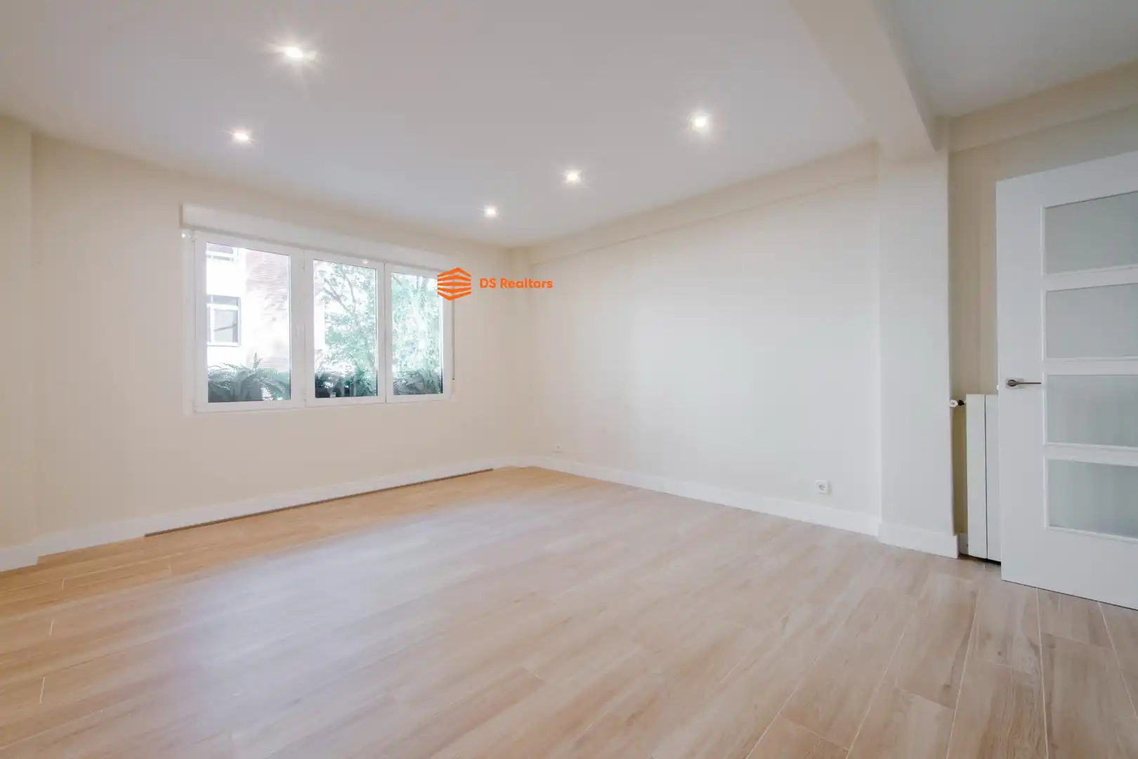 Flat with lift for sale in Avenida BRUSELAS 48, imagen 5
