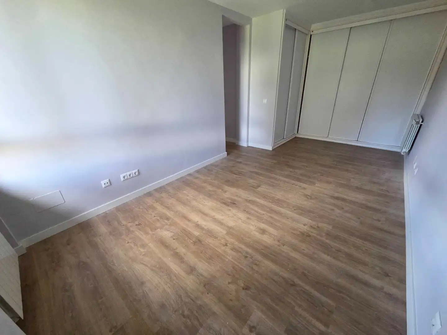 Habitación de Casa adosada de alquiler en La Moraleja con Calefacción, Jardín privado y Terraza