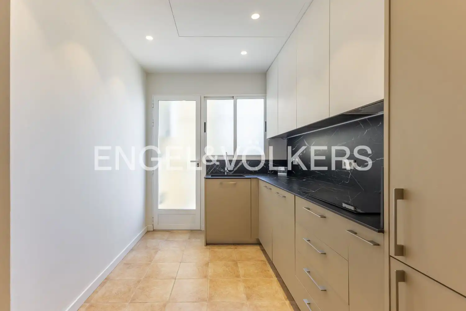 Cocina de Piso de alquiler en Valencia con Aire acondicionado, Calefacción y Amueblado