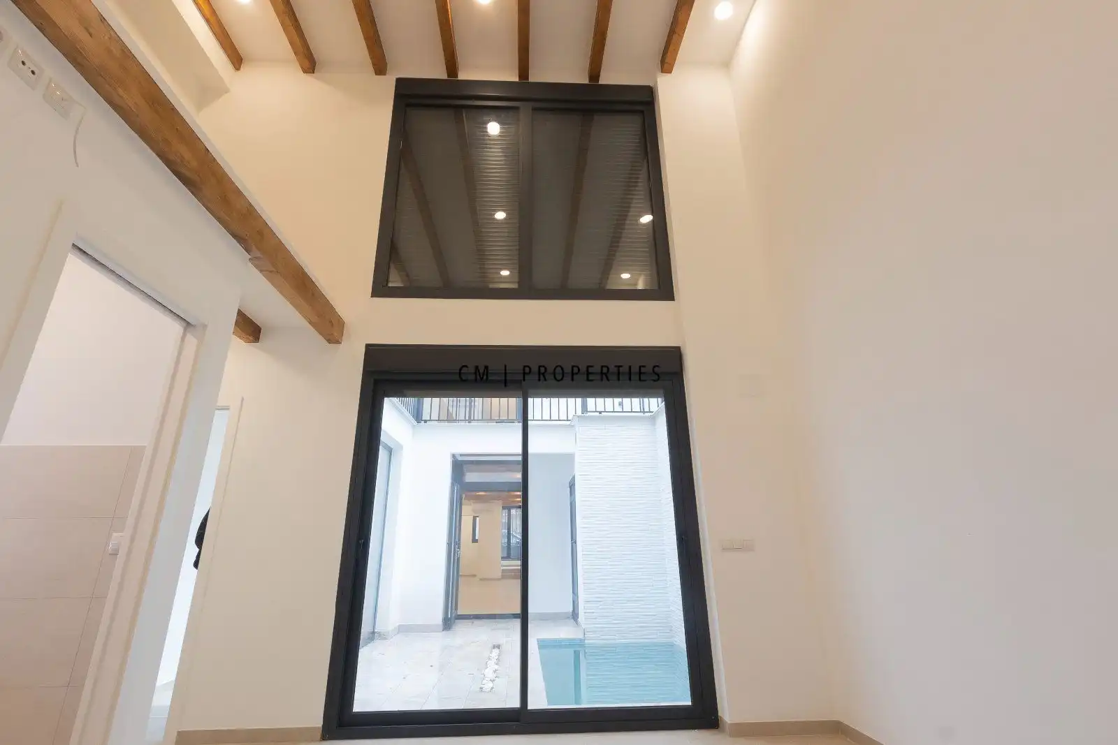 Flat for sale in Valencia  with Air Conditioner, Heating and Swimming Pool