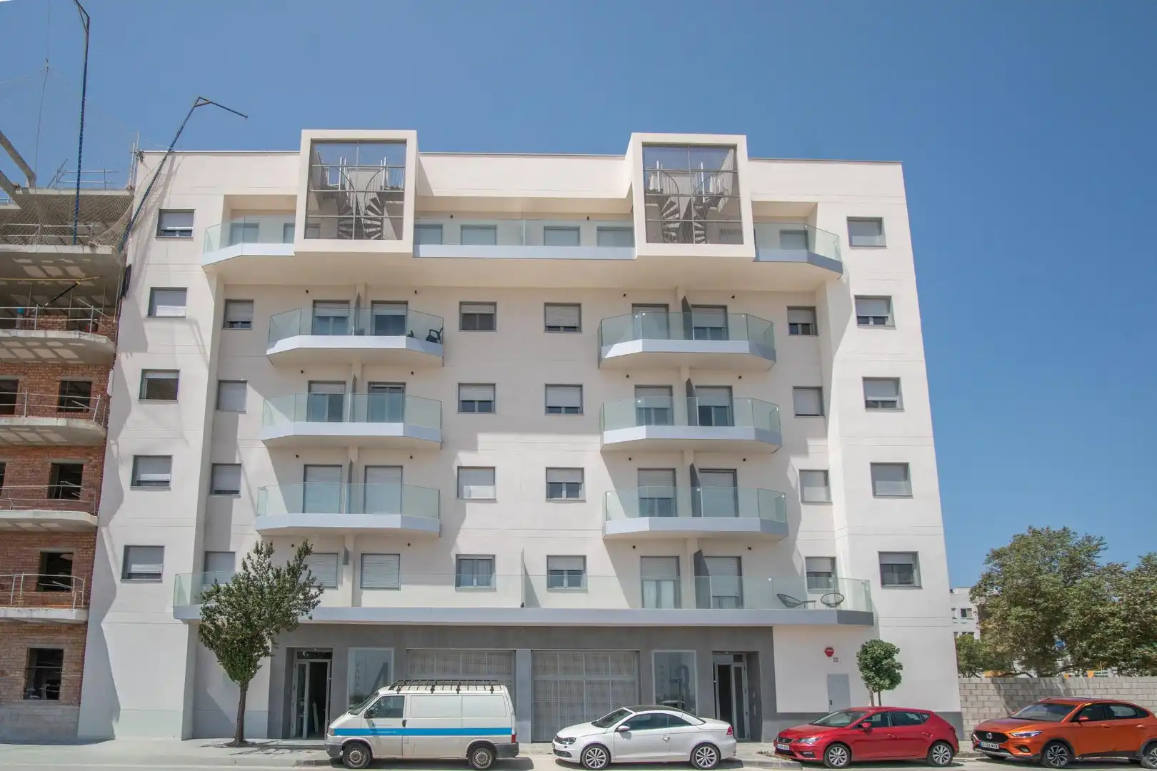 Außenansicht von Wohnung zum Verkauf in San Fernando mit Klimaanlage, Heizung und Terrasse