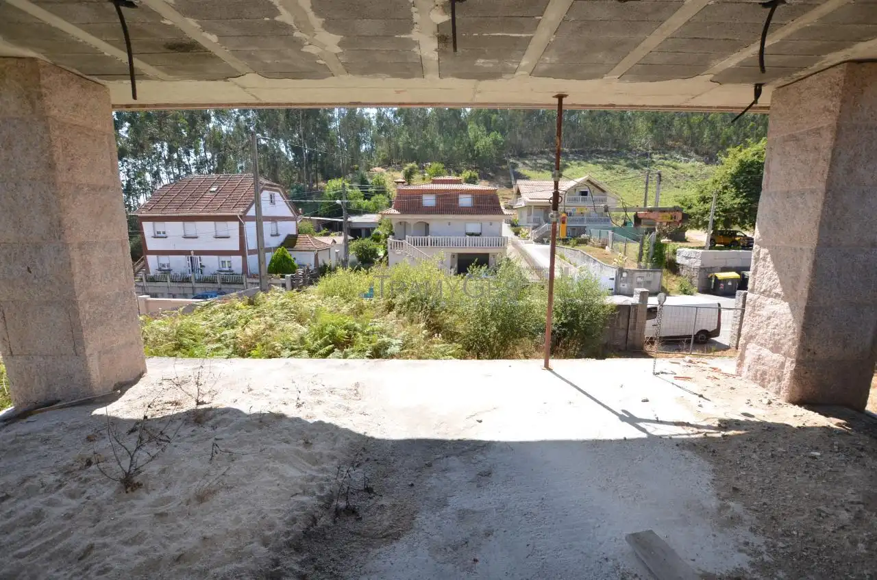 Vista exterior de Casa o xalet en venda en Redondela amb Jardí privat, Terrassa i Traster
