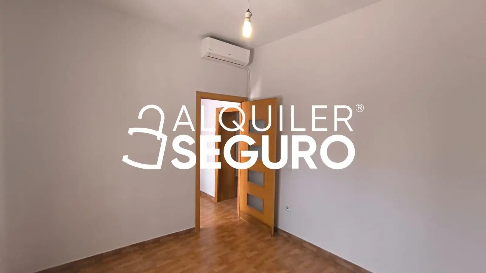 Bedroom of Flat for rent in Sevilla  with Air Conditioner