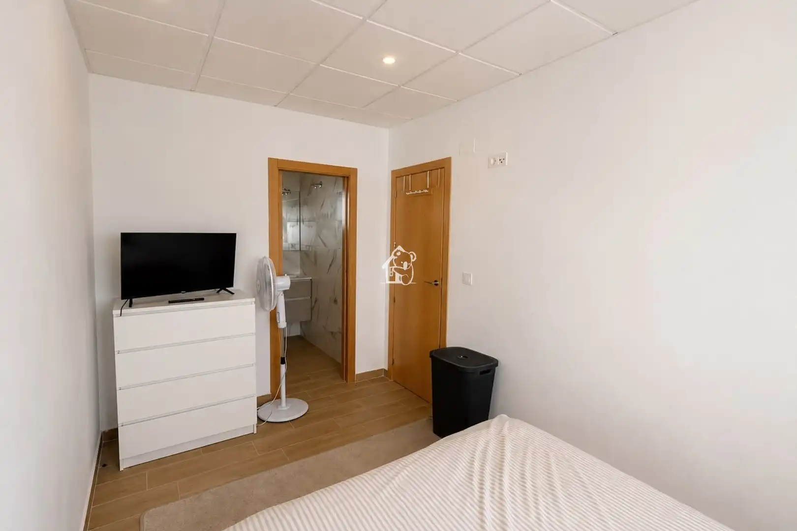 Habitación de Ático de alquiler en Orihuela con Terraza, Piscina y Amueblado
