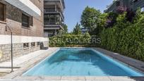 Swimming pool of Apartment for sale in  Madrid Capital  with Heating, Private garden and Terrace