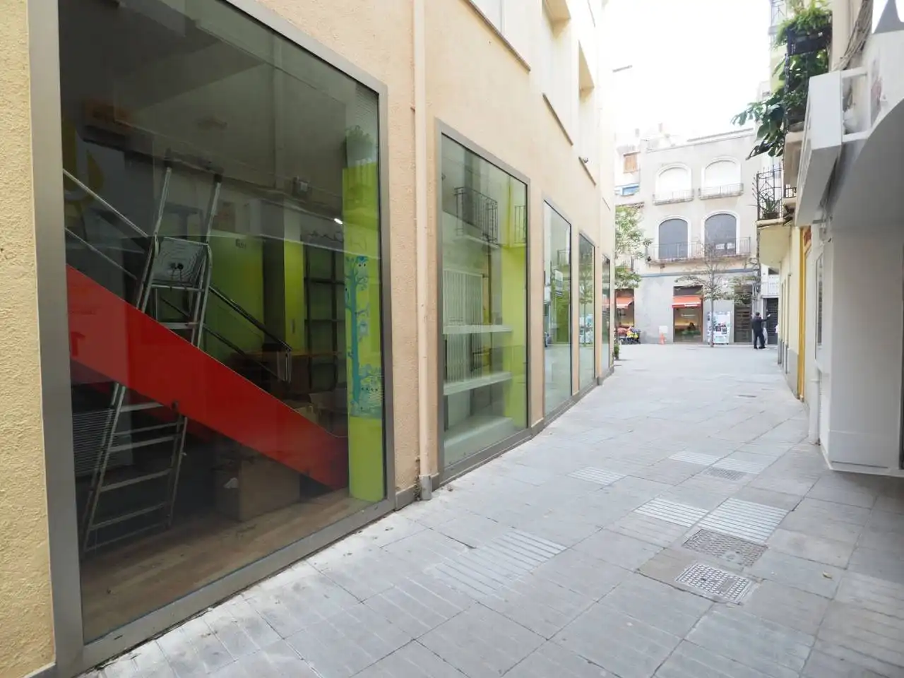 Vista exterior de Local en venda en Granollers