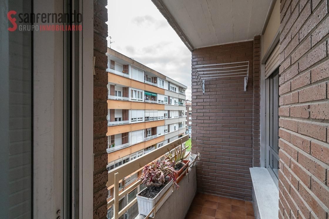 Terrassa de Pis en venda en Torrelavega  amb Calefacció, Parquet i Traster