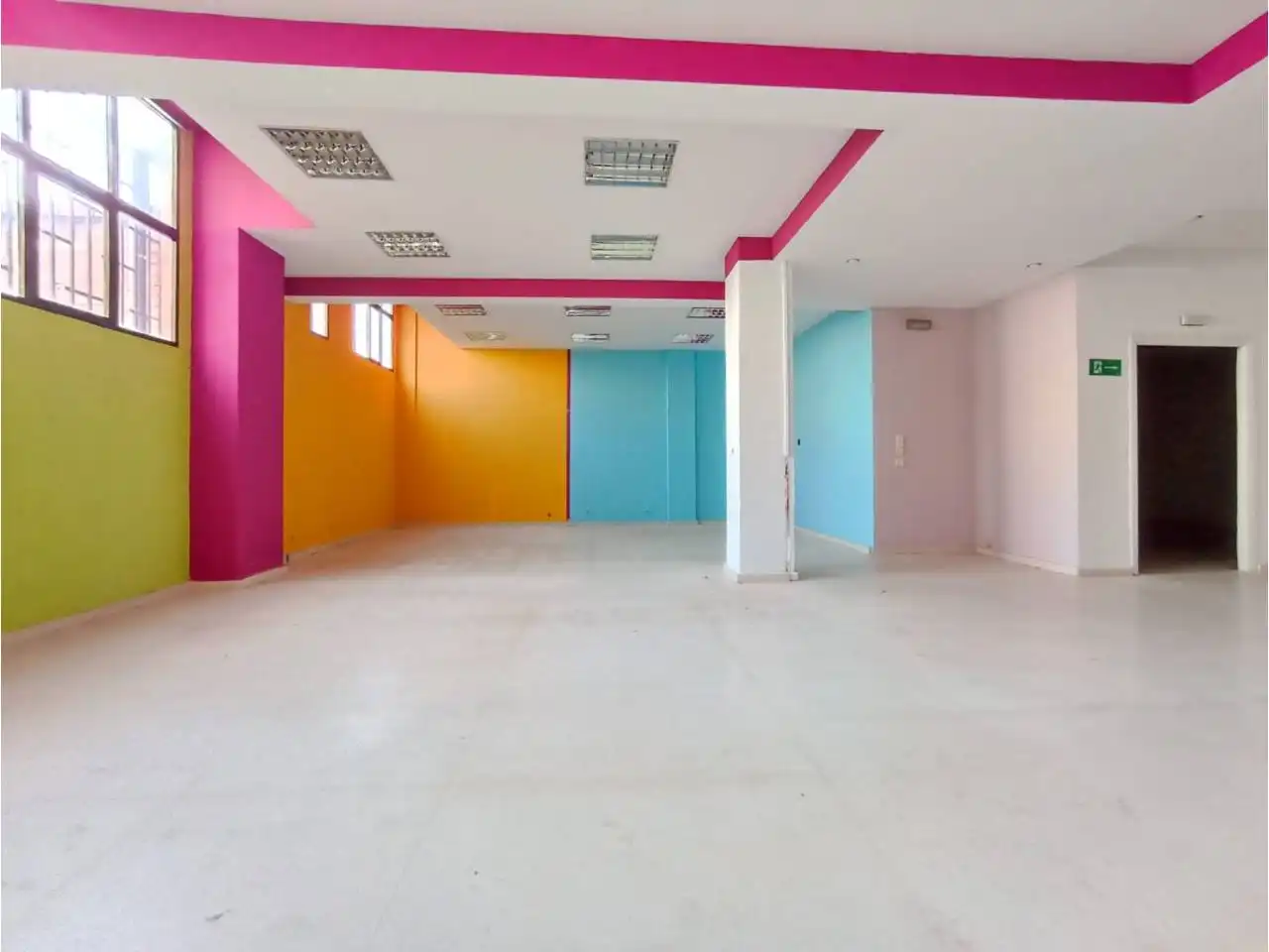 Business premises for sale in Calle Legión Española, imagen 2