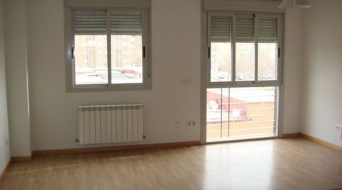 Foto 2 de Piso de alquiler en Calle Villalbilla, Ensanche, Alcalá de Henares