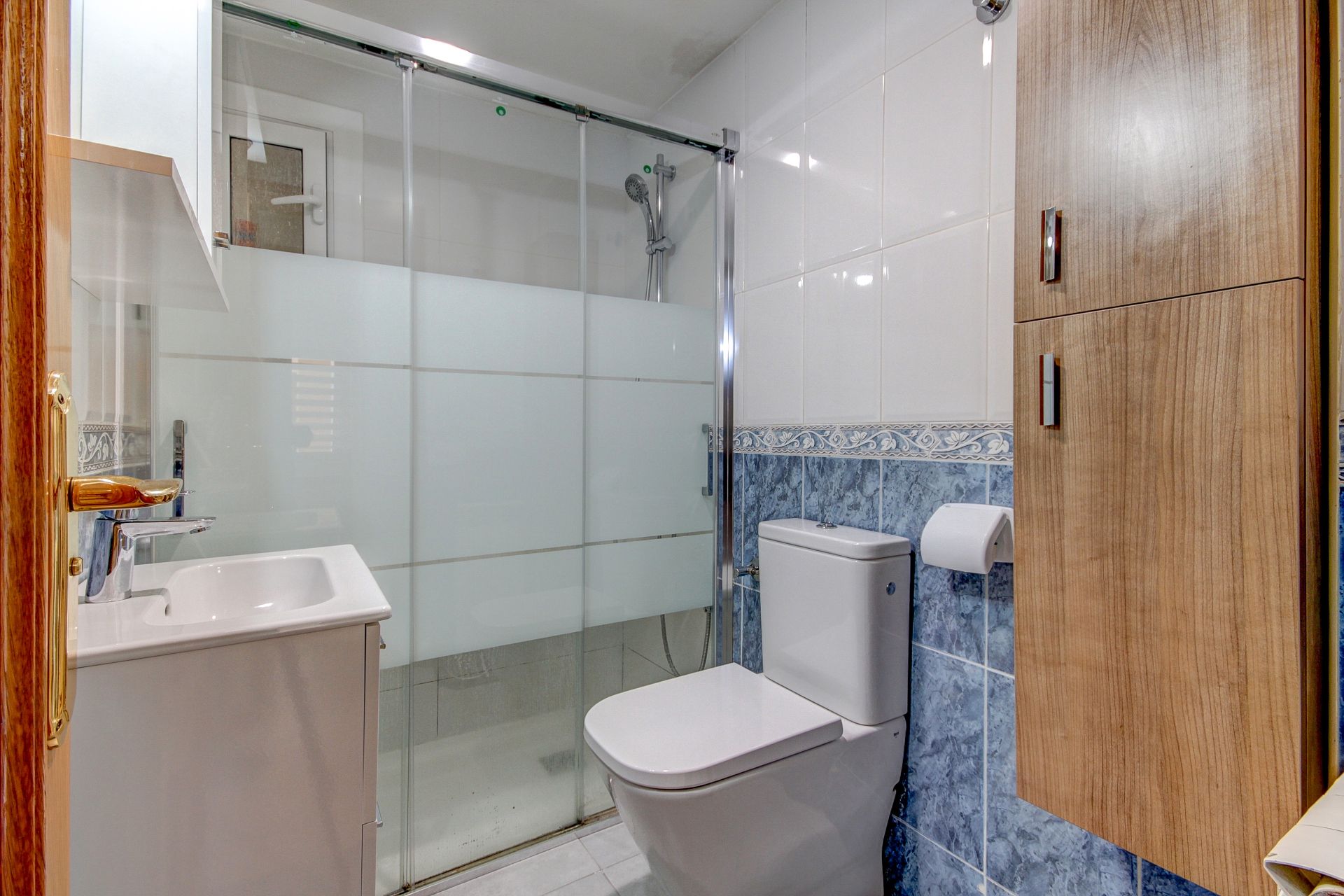 Bany de Pis en venda en Manresa amb Calefacció, Traster i Alarma