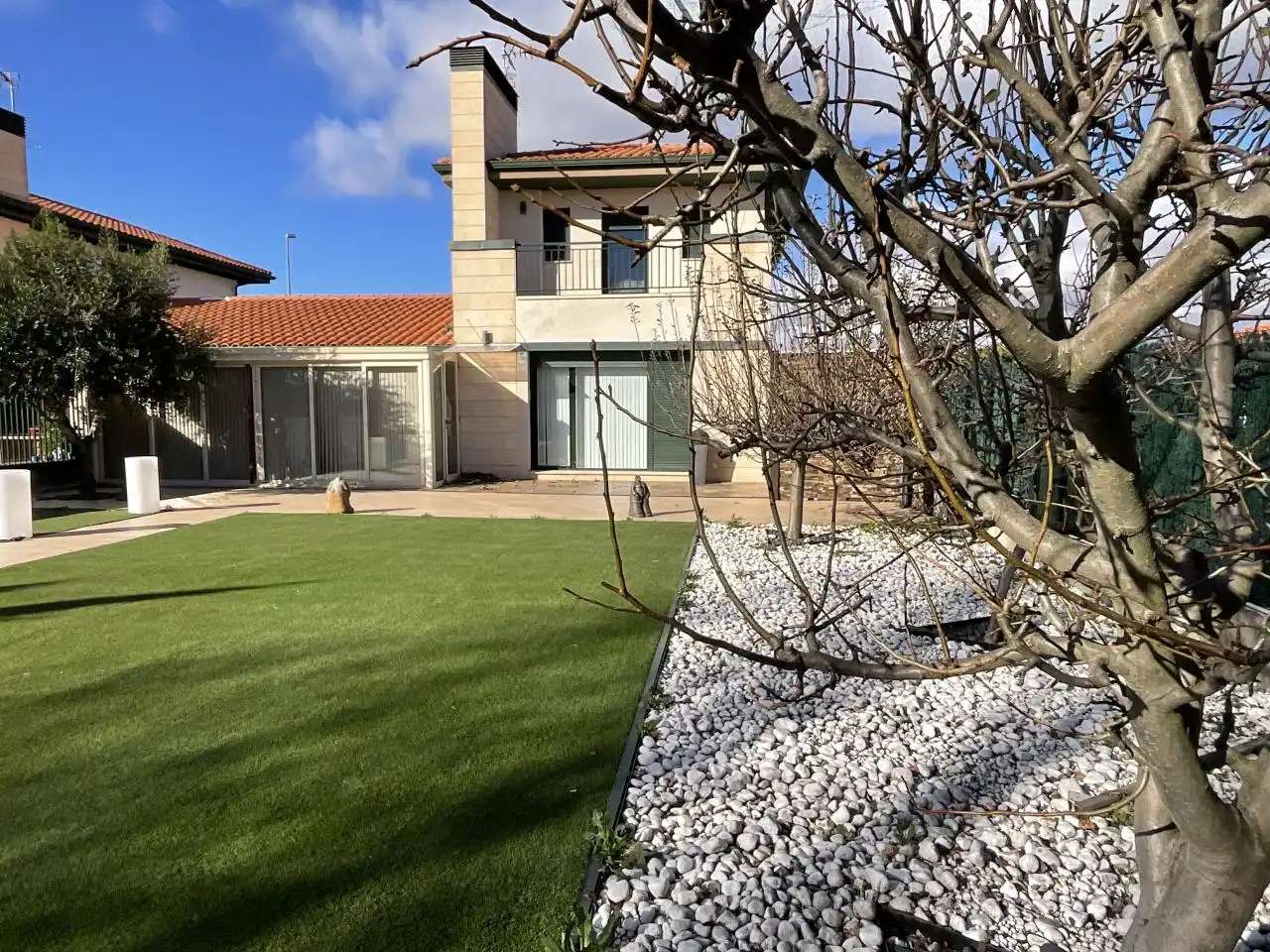 Terrassa de Casa adosada en venda en Cirueña amb Calefacció, Jardí privat i Parquet