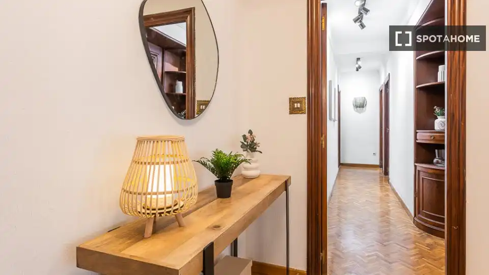 Room in Ensanche - Diputación