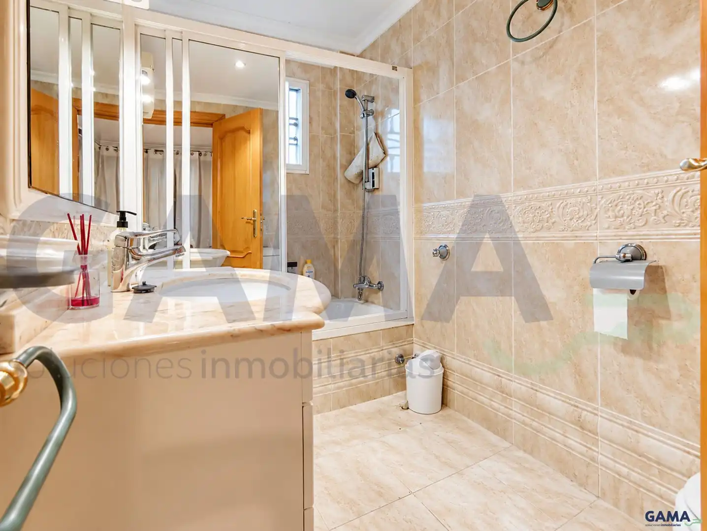 Bathroom of Houses for sale in Alzira  with Air Conditioner and Swimming Pool