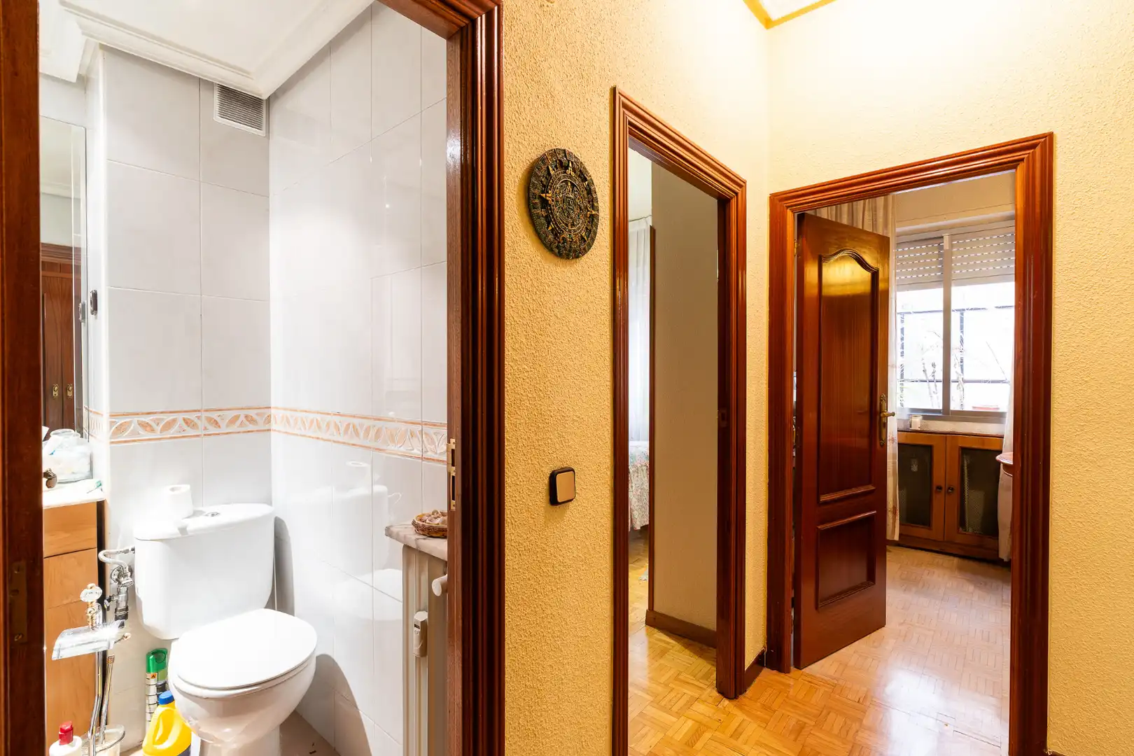 Bathroom of Flat for sale in Madrid  with Air Conditioner, Heating and Parquet flooring