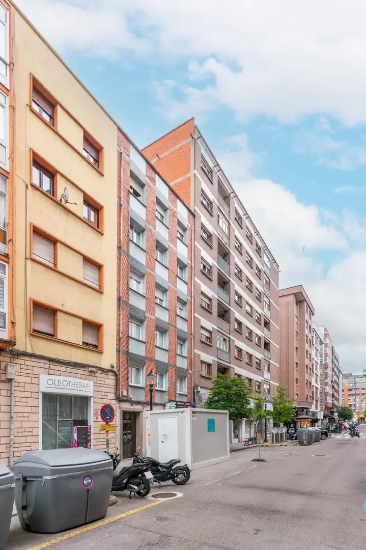 Vista exterior de Piso en venta en Gijón  con Calefacción y Amueblado