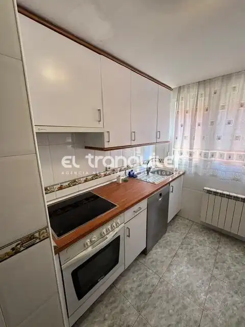 Kitchen of Flat for rent in Madrid  with Storage room, Furnished and Washing machine