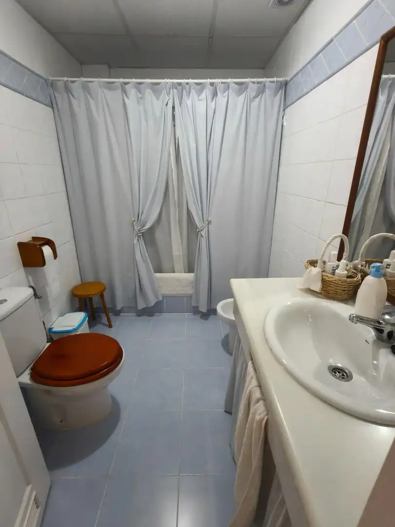 Bany de Casa adosada en venda en Puerto Real amb Aire condicionat, Calefacció i Jardí privat