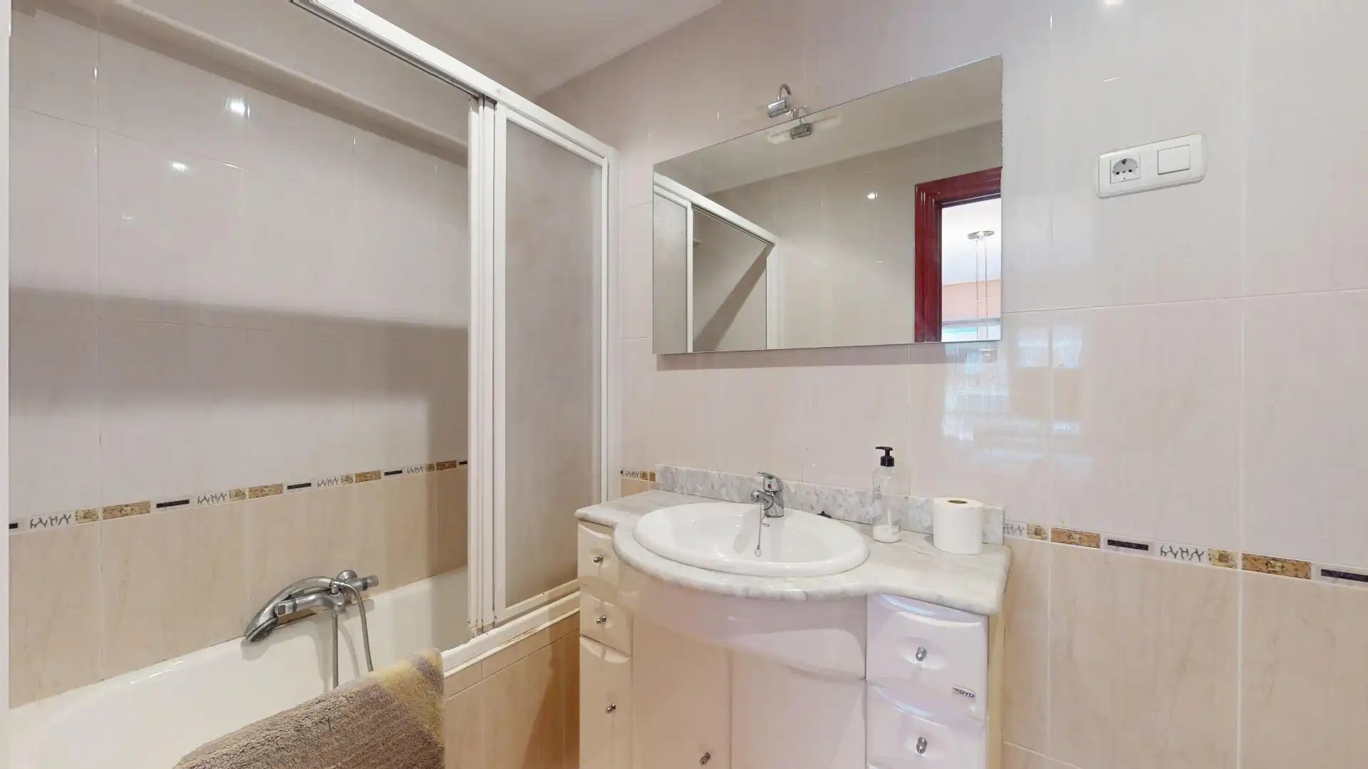 Bathroom of Flat for sale in Bilbao   with Terrace and Furnished