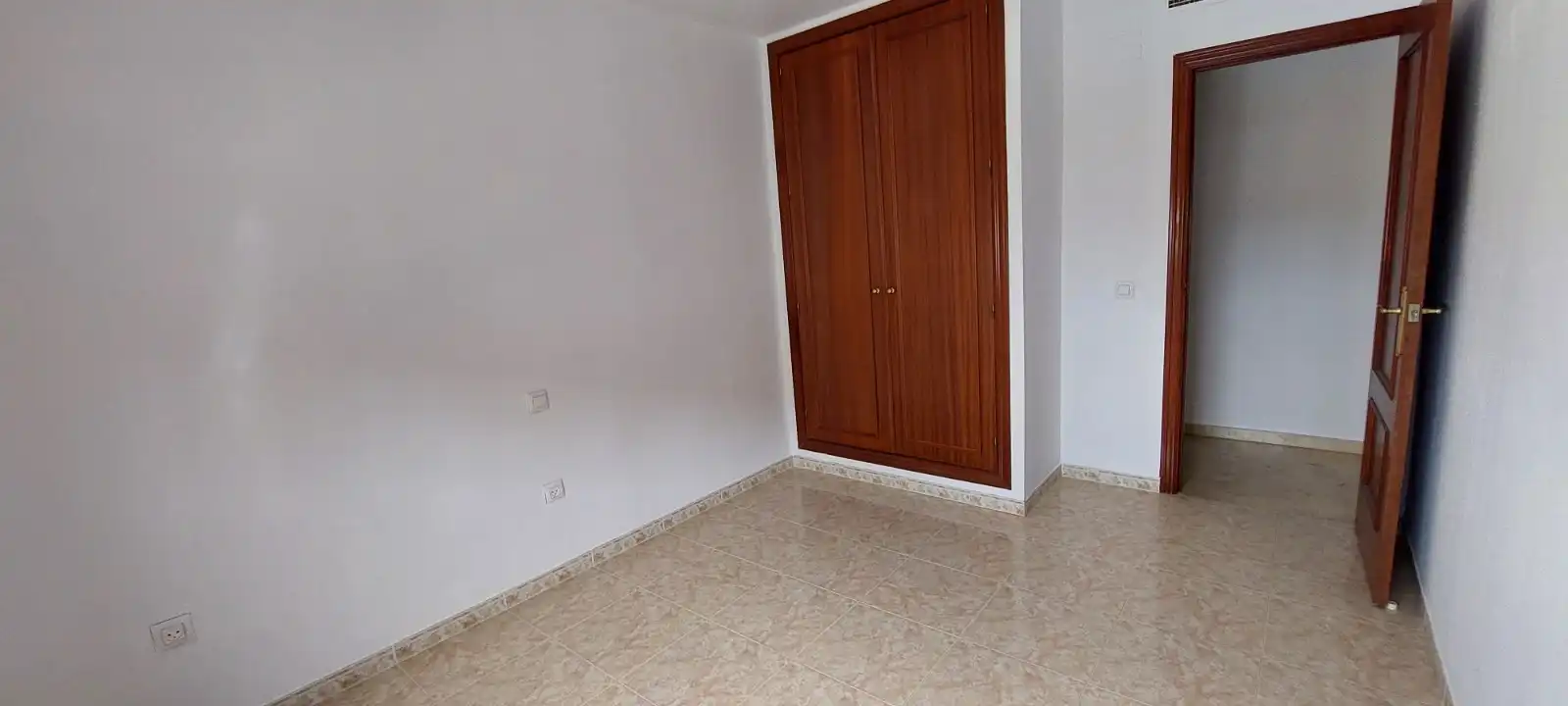 Habitación de Casa adosada de alquiler en Badajoz con Calefacción, Jardín privado y Terraza