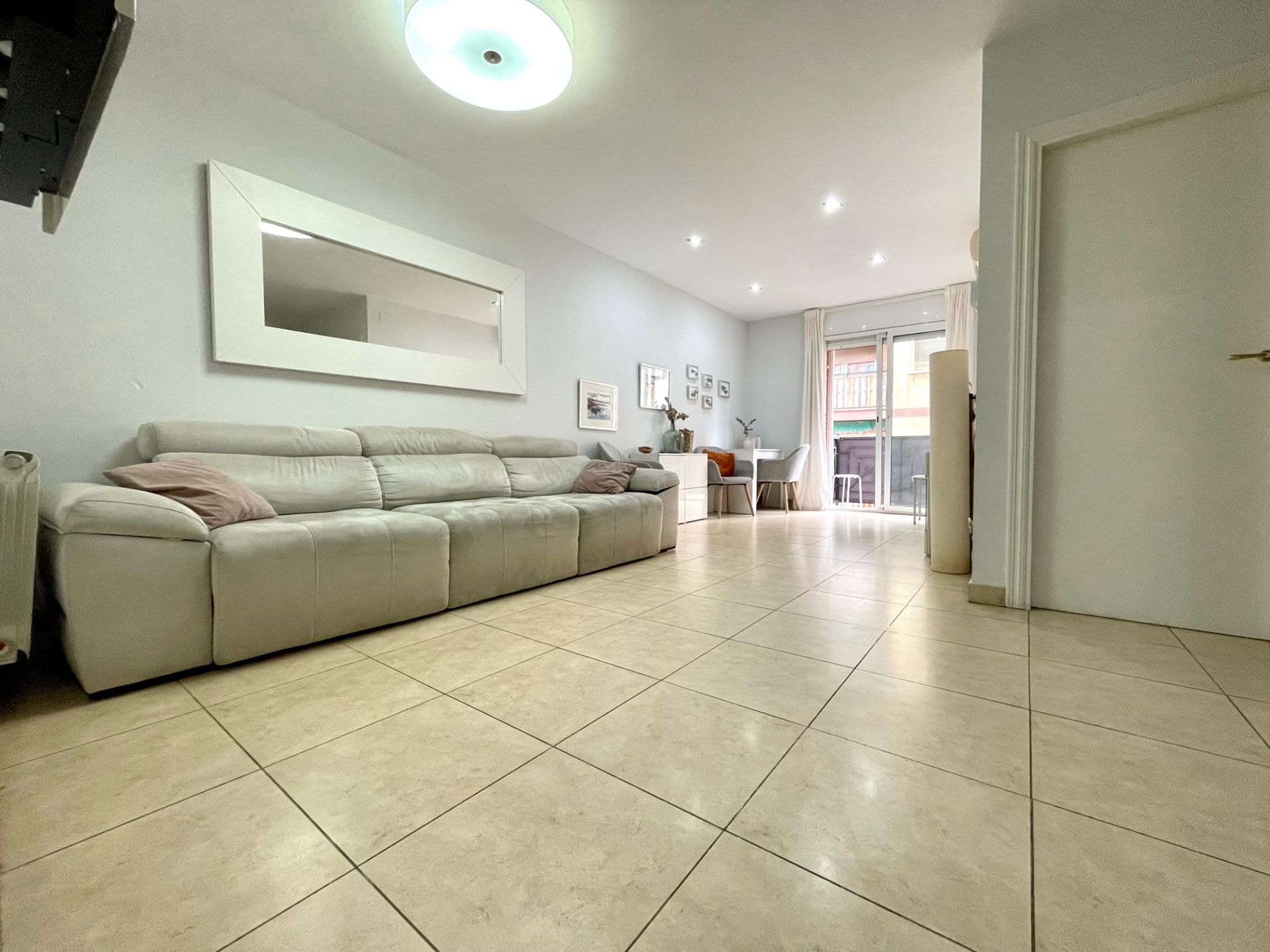 Living room of Duplex to rent in L'Hospitalet de Llobregat  with Air Conditioner, Heating and Parquet flooring