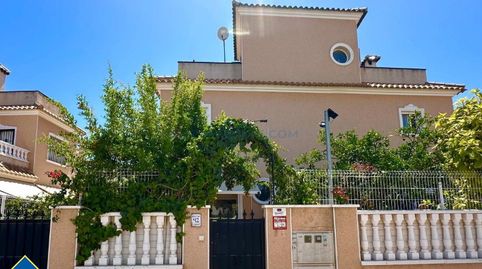 Villa con piscina privada, en la provincia de Alicante, en la ciudad de Orihuela Costa. 3 habitaciones | 119 m² | 1 kilómetro del, imatge 3