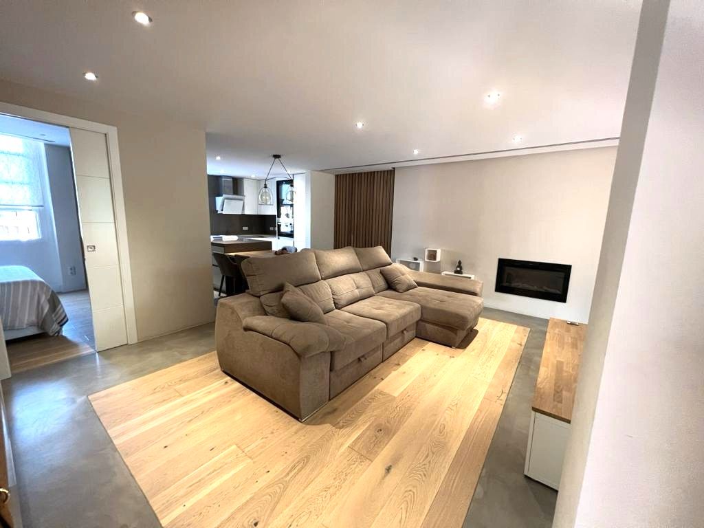 Sala d'estar de Dúplex en venda en  Barcelona Capital amb Aire condicionat, Parquet i Moblat