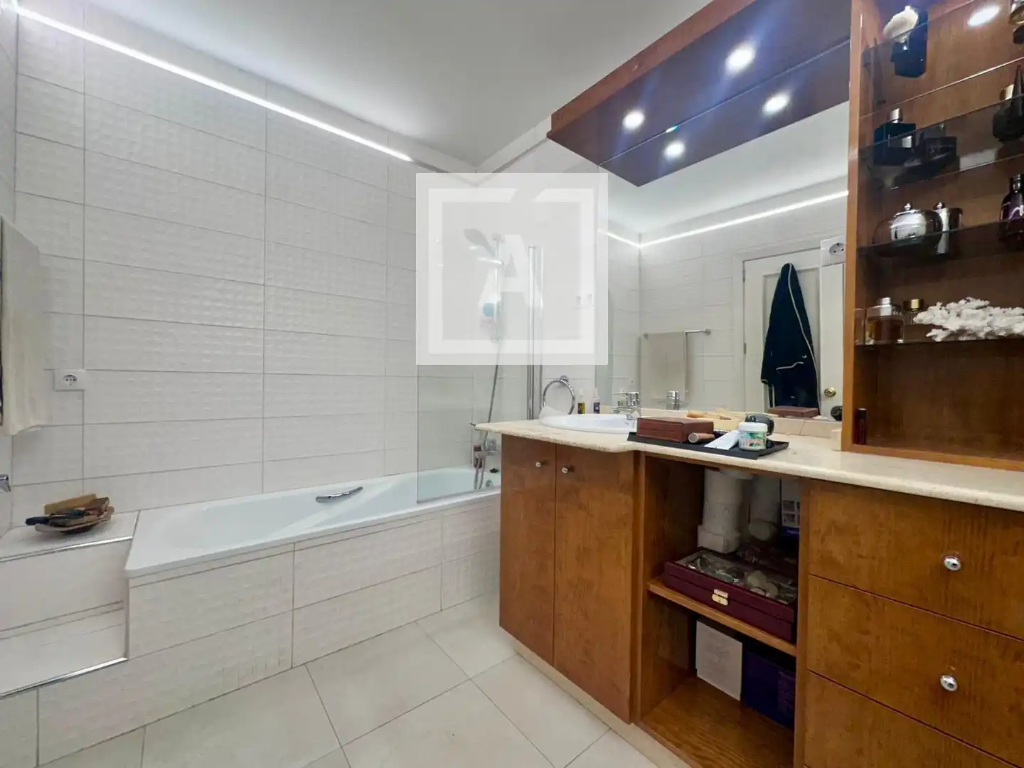 Baño de Casa adosada en venta en Población de Arroyo con Aire acondicionado, Calefacción y Jardín privado