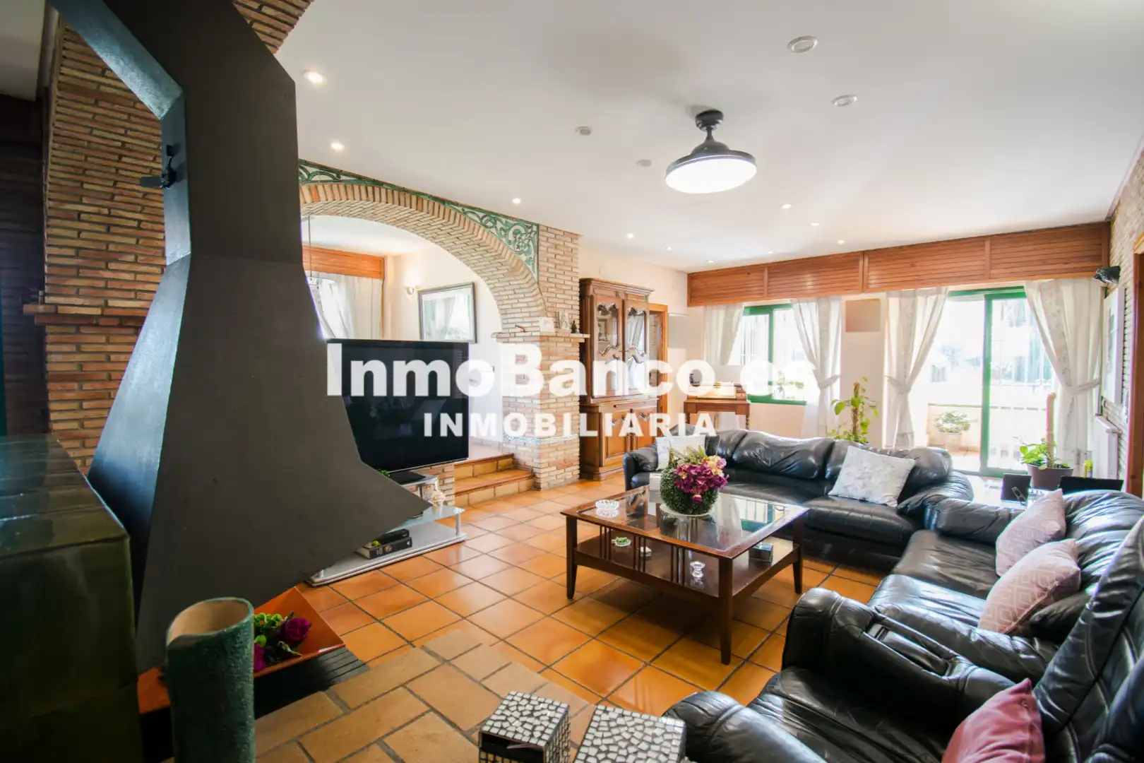 Sala de estar de Casa o chalet en venta en Chiva con Aire acondicionado, Calefacción y Jardín privado