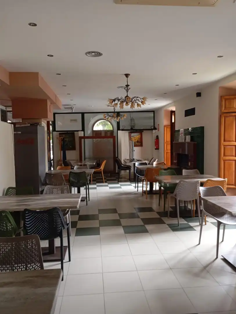 Edificio en venta en Baños de Montemayor