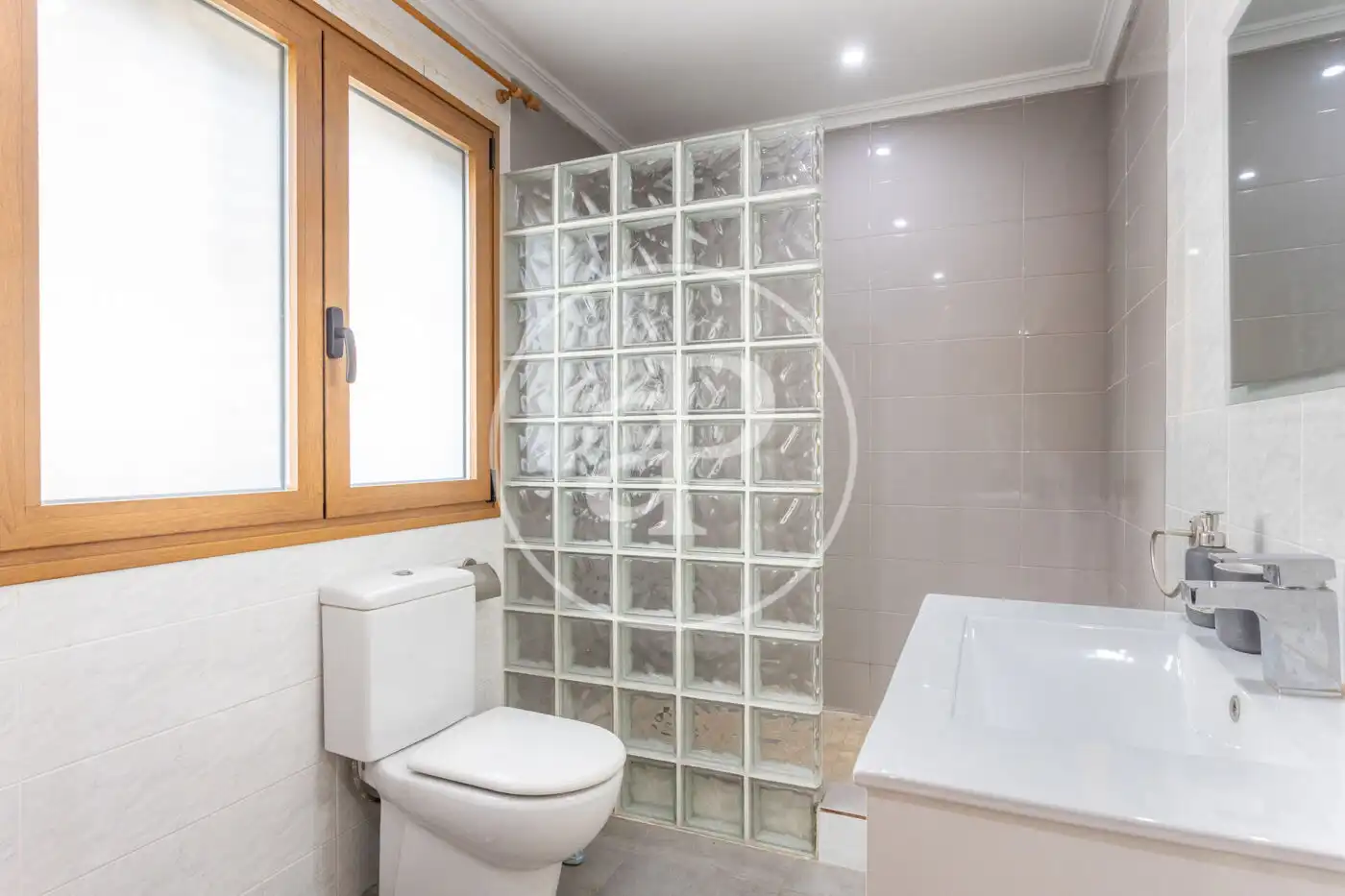 Baño de Casa o chalet en venta en El Puig de Santa Maria con Aire acondicionado, Calefacción y Jardín privado