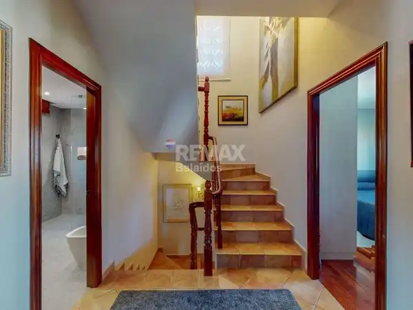 Casa adosada en venta en Vigo  con Calefacción, Jardín privado y Terraza