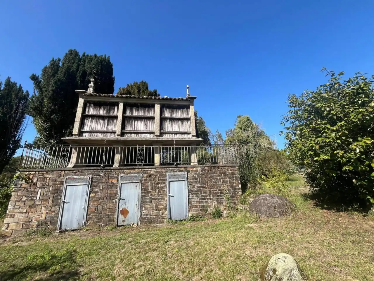 Exterior view of Houses for sale in Santiago de Compostela   with Heating, Private garden and Parquet flooring