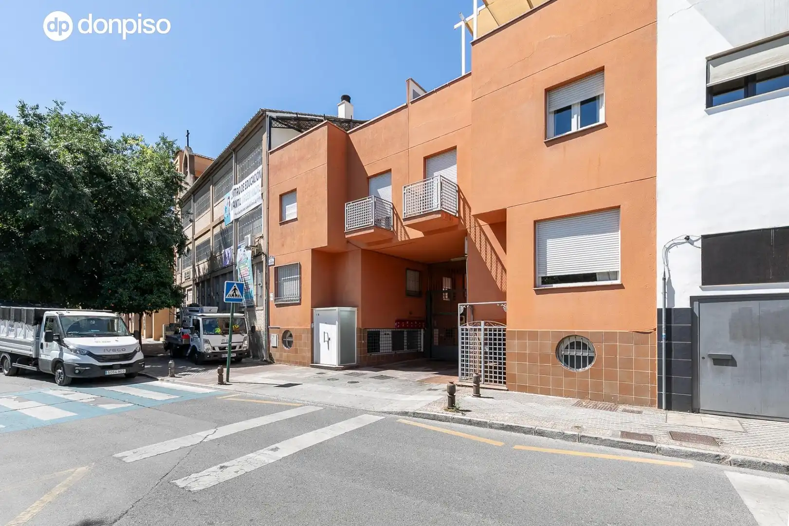 Vista exterior de Casa adosada en venta en Granada con Aire acondicionado, Calefacción y Terraza