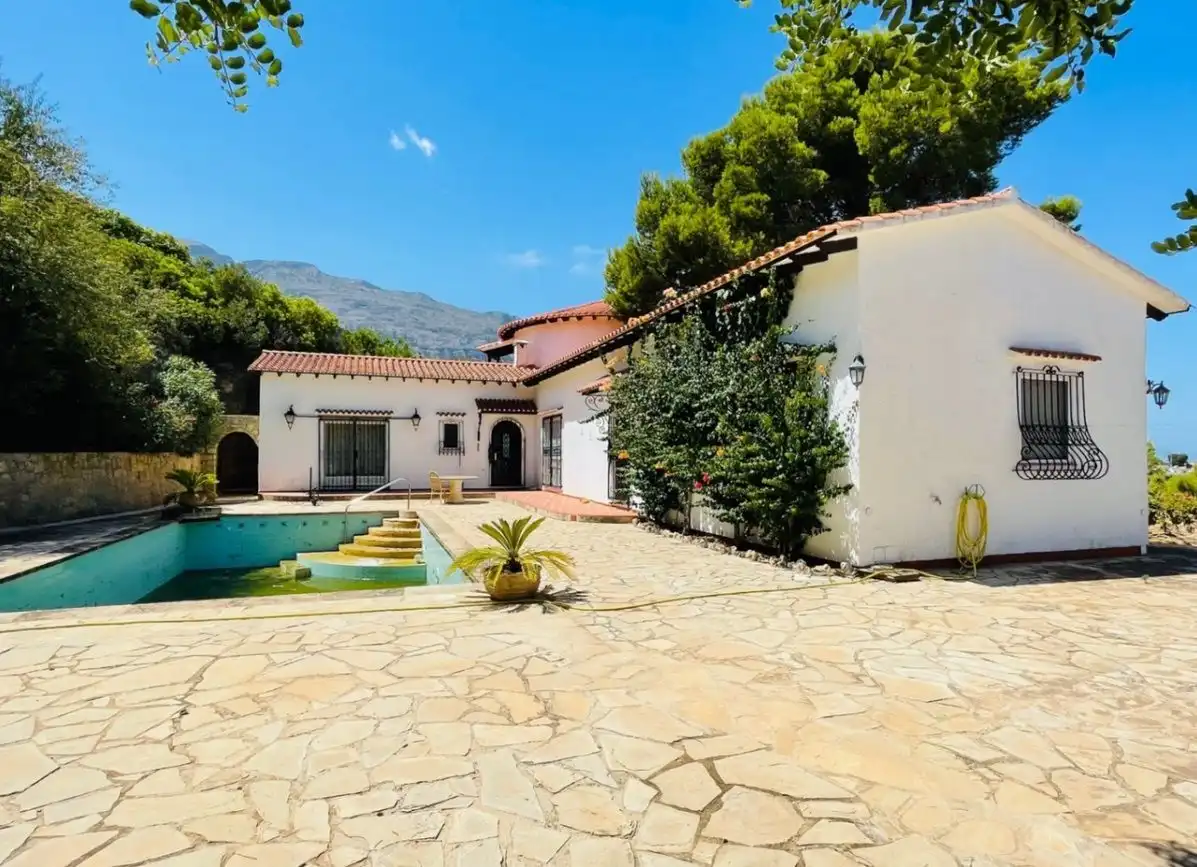 Casa con piscina in vendita a Las Rotas / Les Rotes