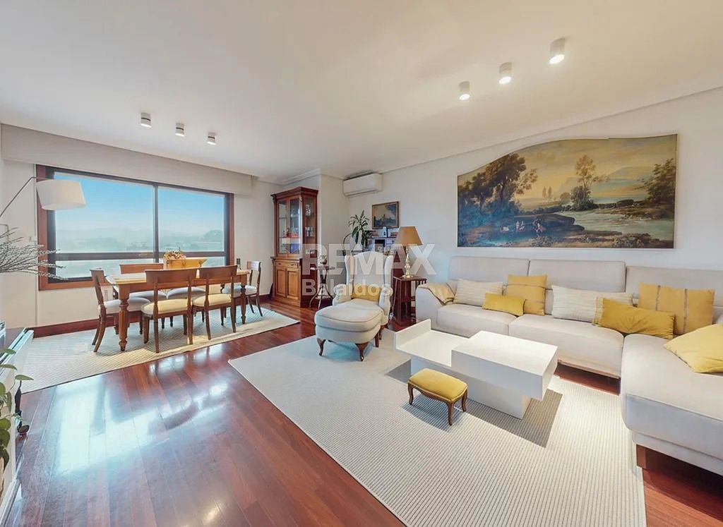 Pis en venda a Avenida da Gran Vía, Praza Independencia