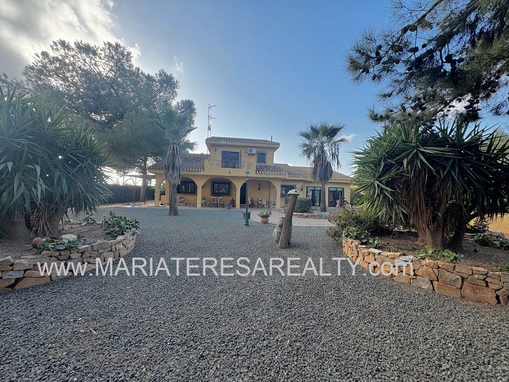 Vista exterior de Casa o xalet en venda en Cartagena amb Aire condicionat, Jardí privat i Terrassa