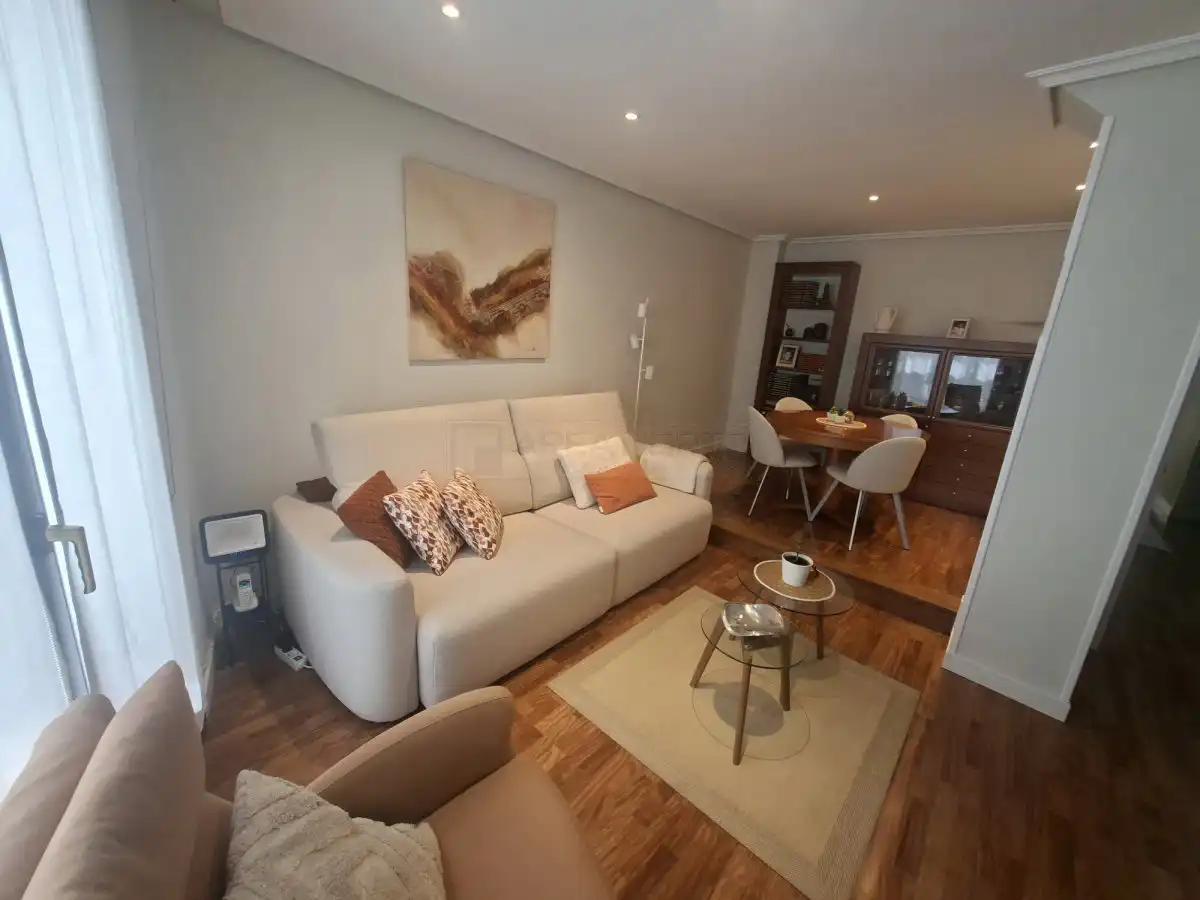 Sala de estar de Piso en venta en Vitoria - Gasteiz con Calefacción, Parquet y Terraza
