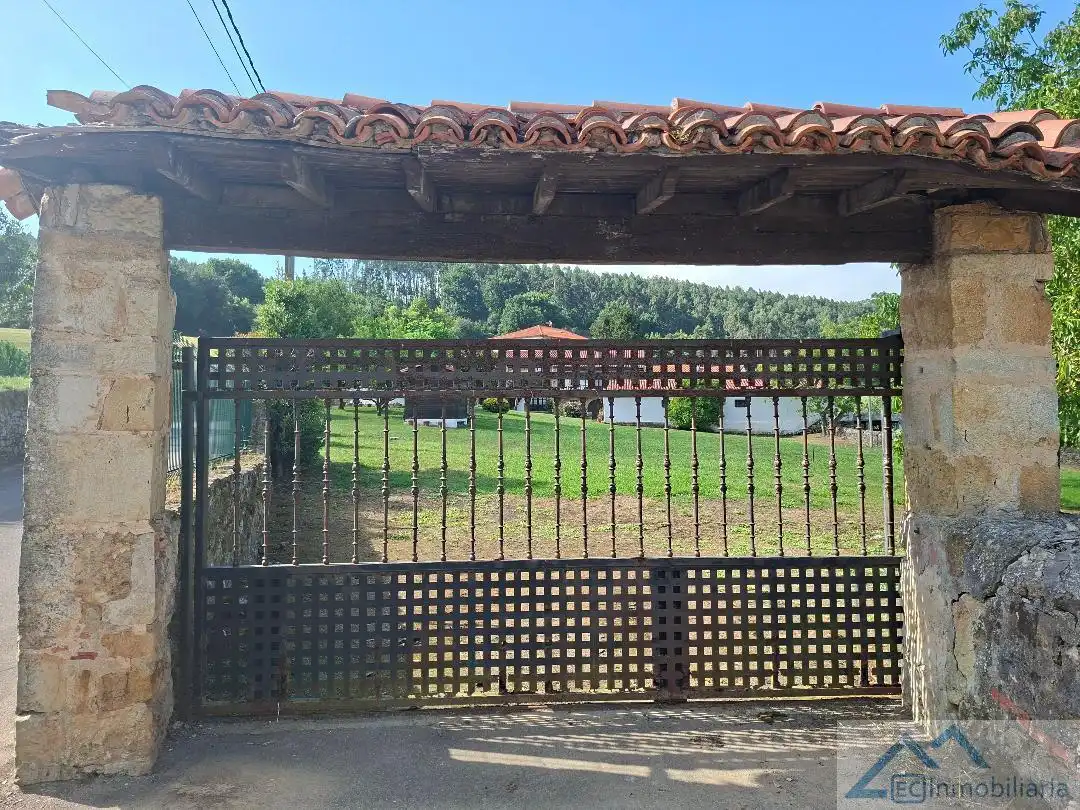 Vista exterior de Casa adosada en venda en Bareyo amb Terrassa, Traster i Moblat